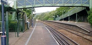 Police trace young people who throw rocks on railway line