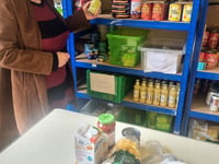 Foodbank users escalate a stone's throw from millionaires seaside town