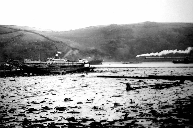 Mudflats circa 1920s. See SWNS story SWMRsub. Scientists have 'confirmed' a town legend after finding a Royal Navy submarine buried in the town park. University of Winchester researchers say they have located the world-war-one era submarine using ground penetrating radar in Dartmouth, Devon. Previously the âsubmarine under the parkâ had only been a local legend after the boat was hulked in the area during the 1920's. While only faint outlines of the submarine and a second object, thought to be a German torpedo boat, can be made out - researchers are confident enough to say that they believe the vessel is HMS E52.