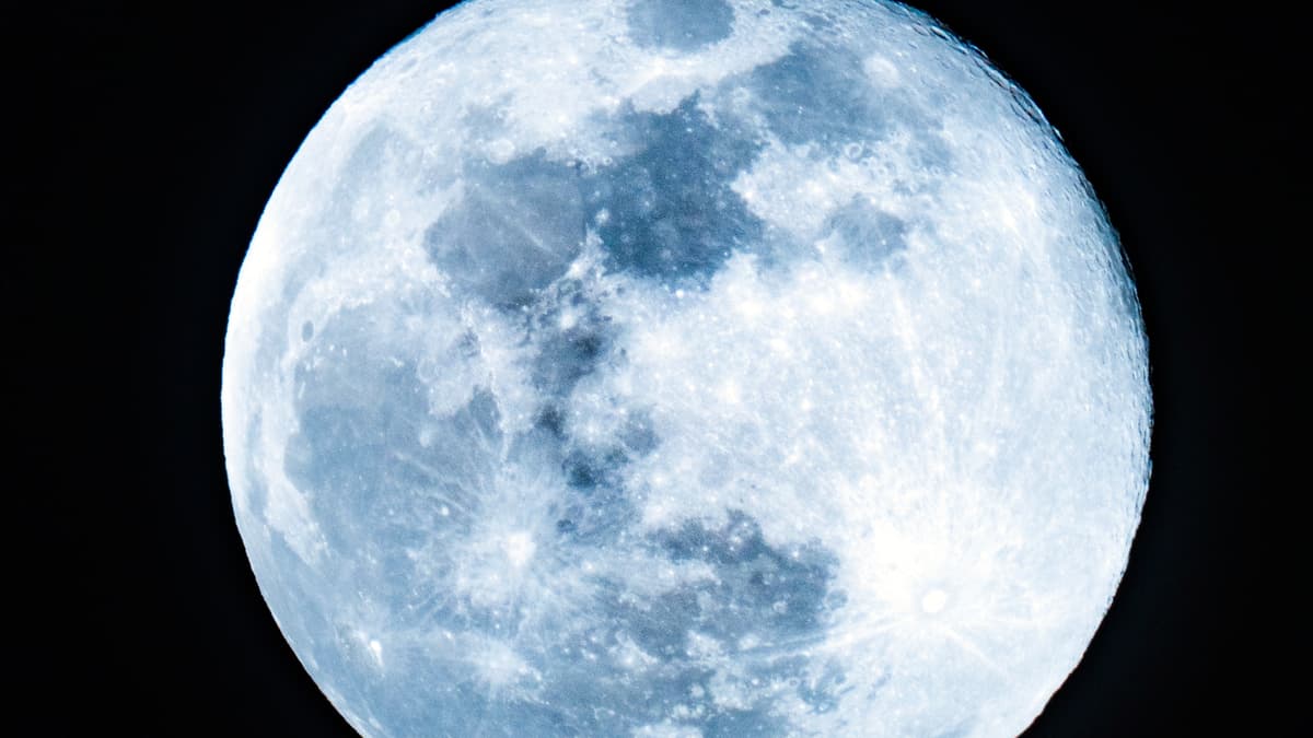 Blue Moon -is4CU0-L8ih1M