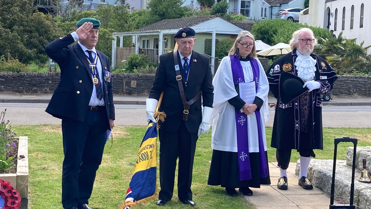 Gathering in Kingsbridge remembers 80th anniversary of DDay totnestoday.co.uk