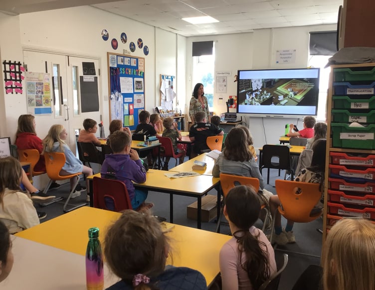 Jennifer Davy talks to Blackawton pupils