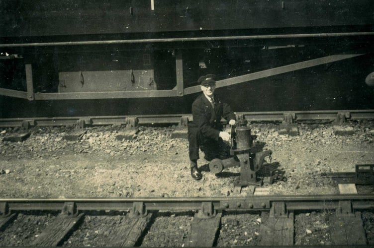 Warnford Wilson known as Wally.  Worked on the local railway. During WW1 served as a horseman and was gassed.  During WW2 was transferred and drove Western National buses. 