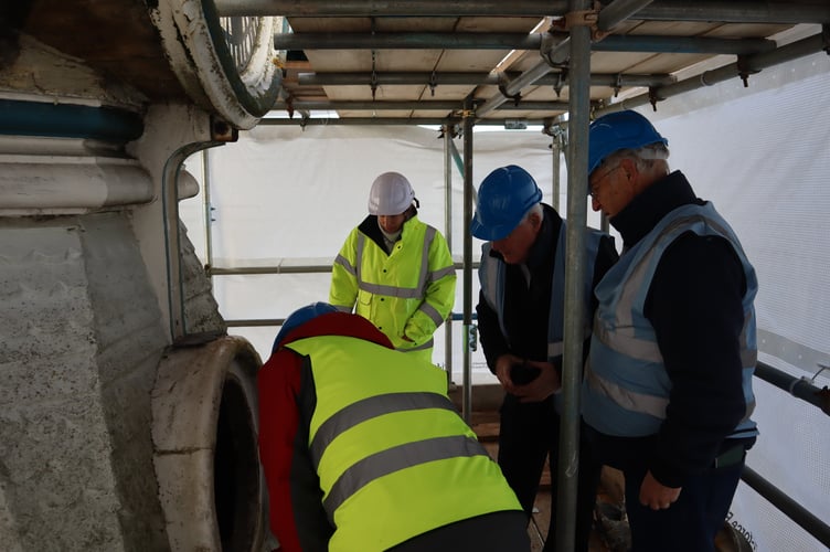 Seeing the inner workings of the clock 