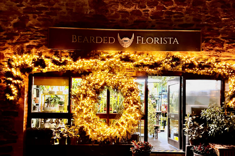 Bearded Florista at night