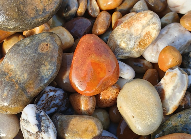 Shiny pebbles - Alice Henderson