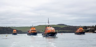 Richard Cox Scott 17-29 lifeboat leaves Salcombe for the last time