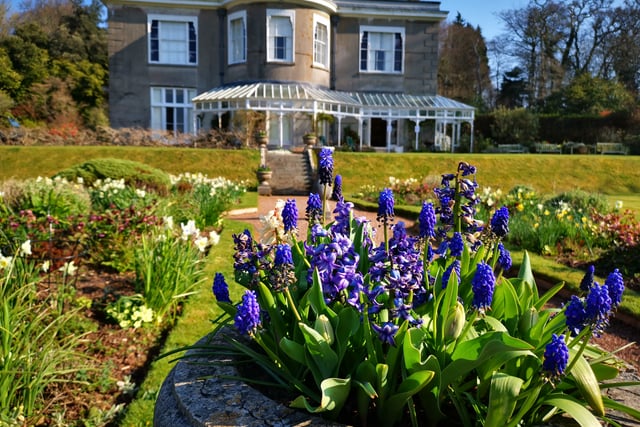 Visit beautiful gardens and raise funds for hospice