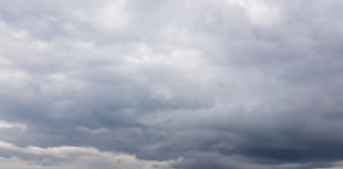 Partly cloudy day followed by moderate rain tomorrow