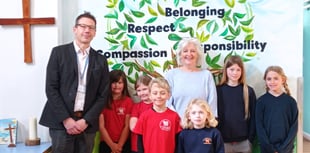 Harbertonford Primary School welcomes Caroline Voaden MP 
