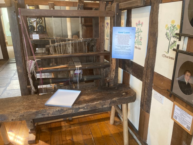 The hand loom