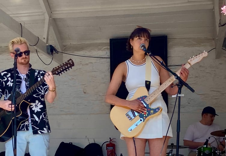 Leonian Dream perform at Dart Music Festival 2025.