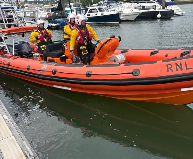 RNLI heroes rescue yacht stranded between Dartmouth and Brixham