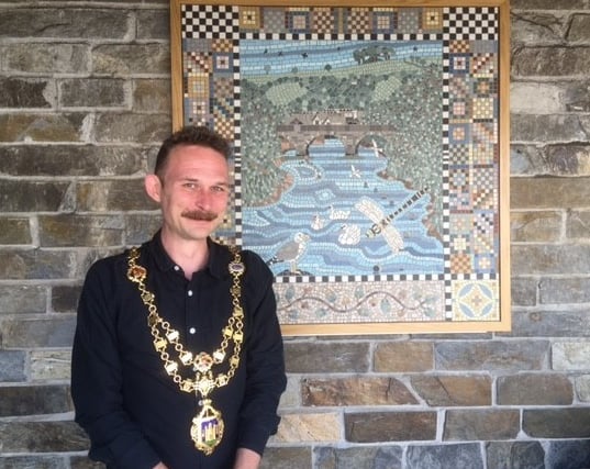 Totnes Town Council unveils new mosaic art at bus stops