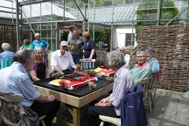 Memory Club enjoys sunny Avon Mill outing
