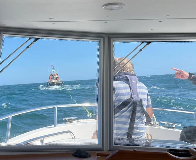 Lifeboats rescue powerboat near Hope Cove