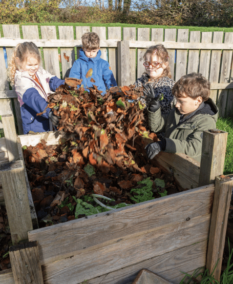 Blackawton children gather leaves
