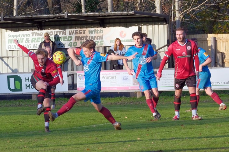 Bovey 10 Launceston 0 29-11-25 Football. Bovey Tracey versus Launceston. Photo Alan Craig
