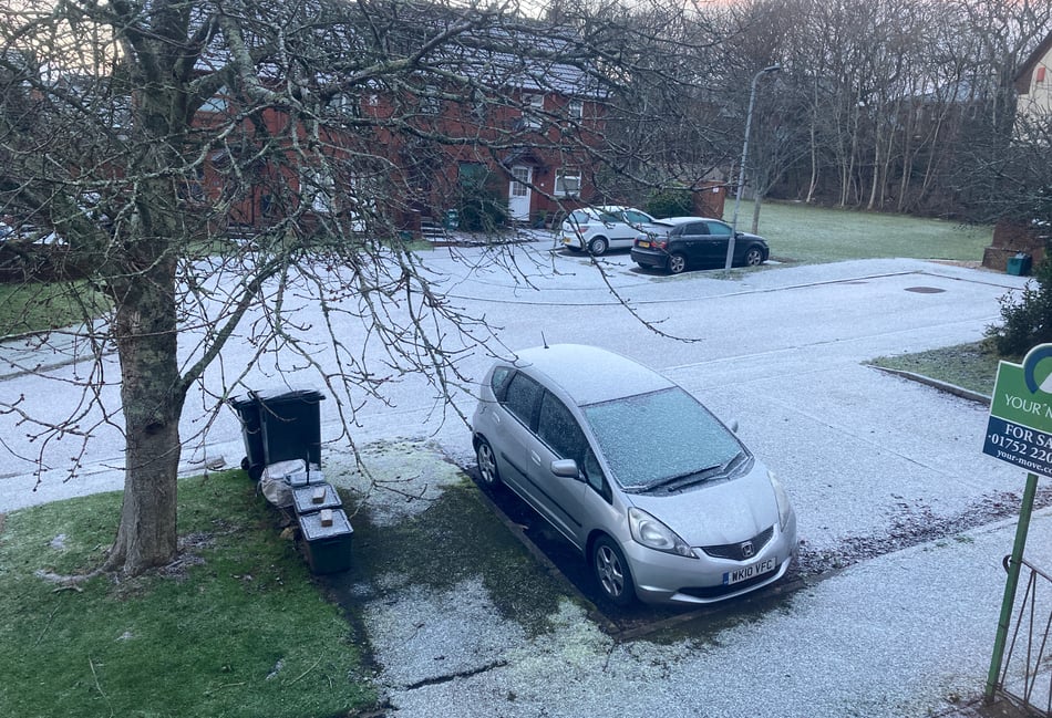 Woolwell wakes to snow and icy roads