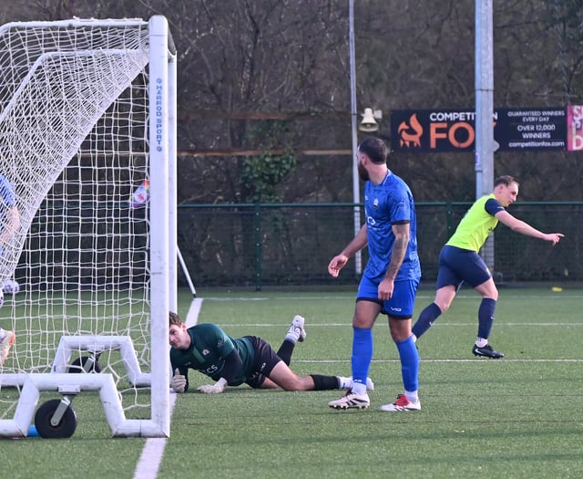 Saints edged out at Coach Road by new leaders