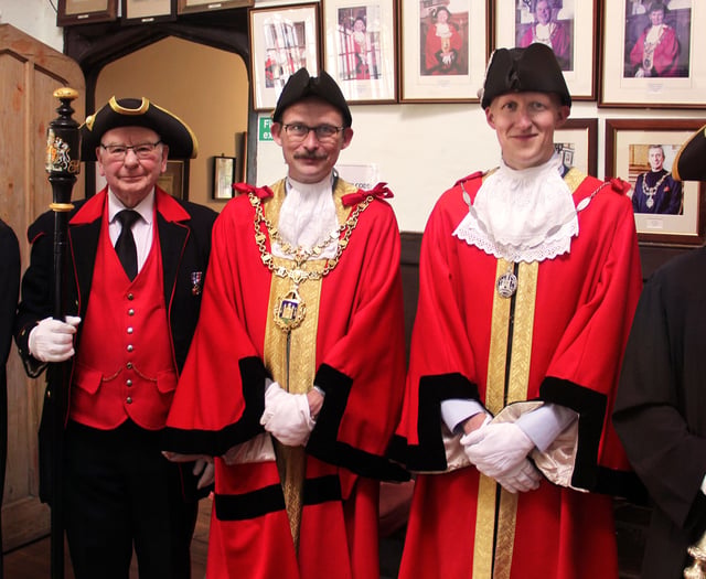 Cllr Tim Bennett reappointed as Totnes Mayor for second term